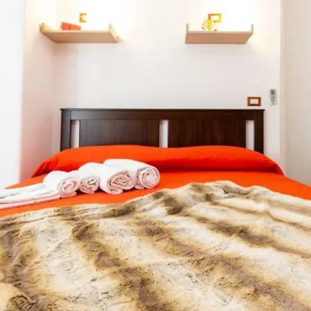 Homyhost I Orange Apt 4 Sleeps Great Connections! * Rom